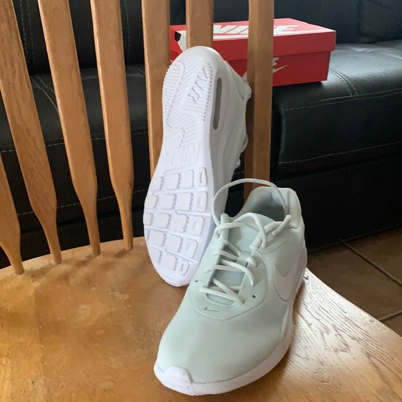 Nike Air, size 10, brand new - Picture 2 of 3